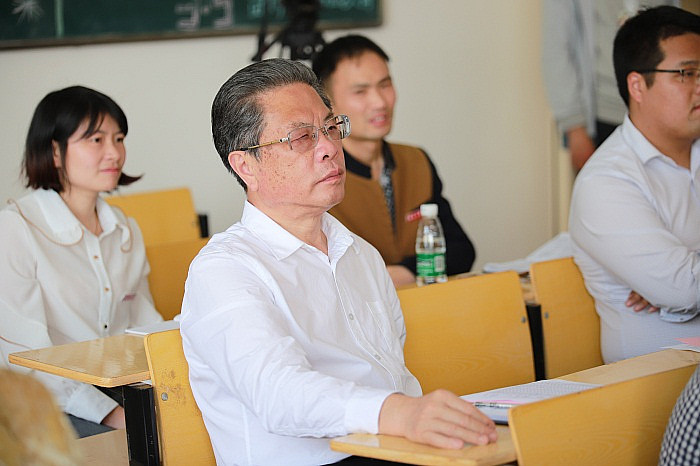 面对面心贴心为学生成长精准导航党委书记宋才火的双体验