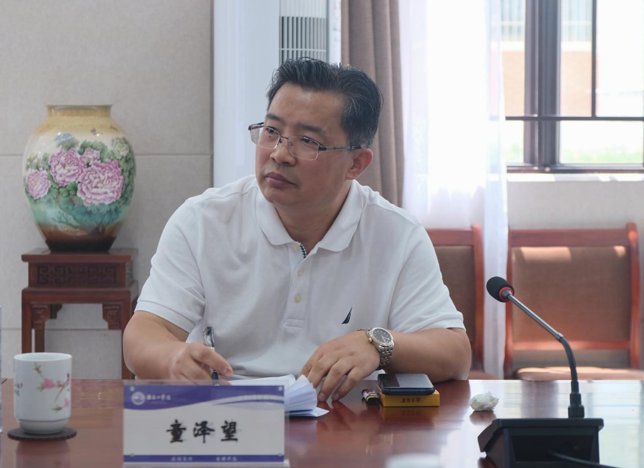 长,全国工商联汽车商会副会长周建华博士从汽车行业和汽车服务出发