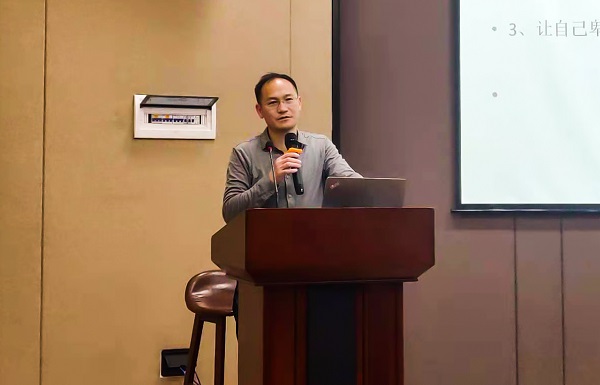 上海体育学院郑国华教授莅临体育学院讲学