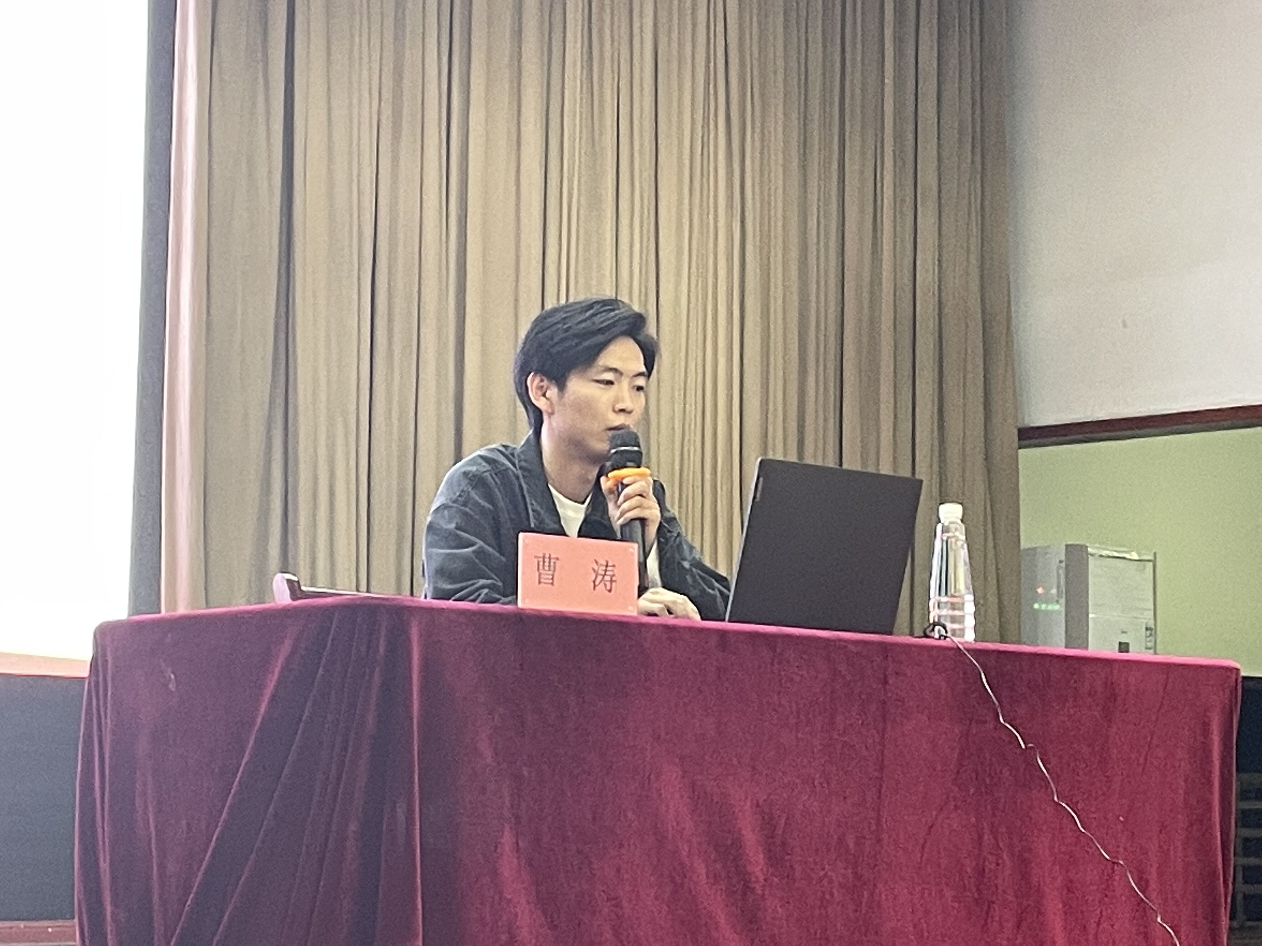 课上,曹涛对"三会两制一课"相关知识进行详细的普及,详细讲解了落实"