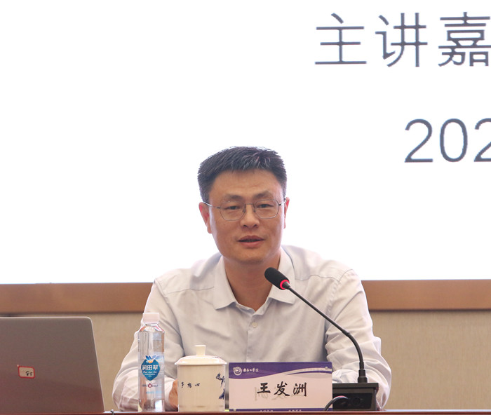 王发洲教授根据自身的科研经历,首先指出,作为科学研究者,要专注创新